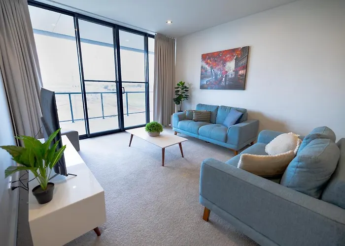 Trendy, Self Contained Inner City Apartment