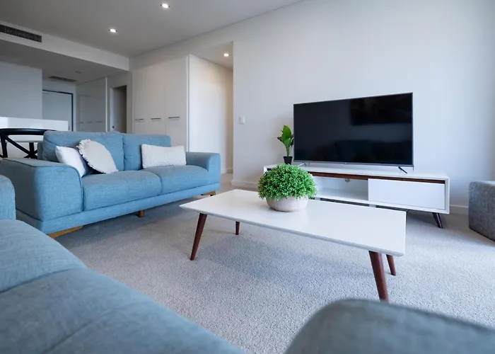 Trendy, Self Contained Inner City Apartment