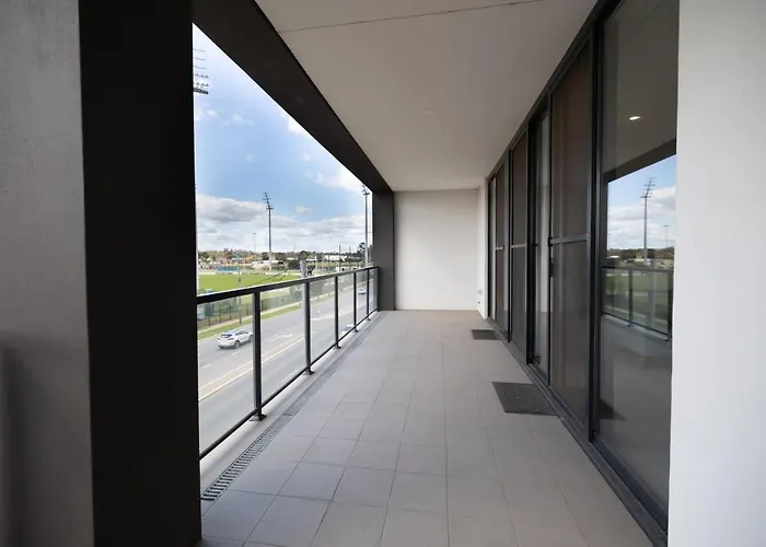 Trendy, Self Contained Inner City Apartment