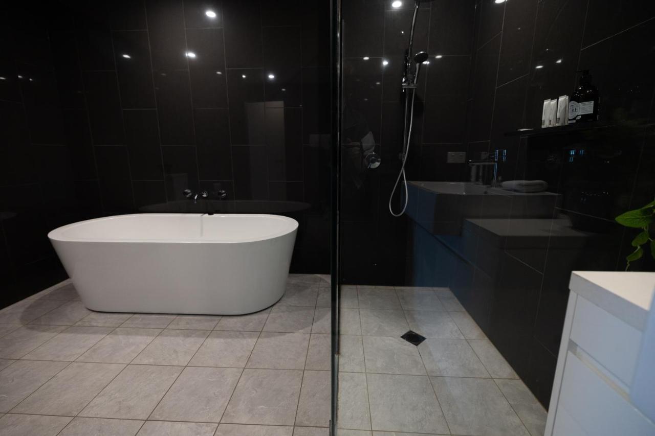 Trendy, Self Contained Inner City Apartment Wagga Wagga